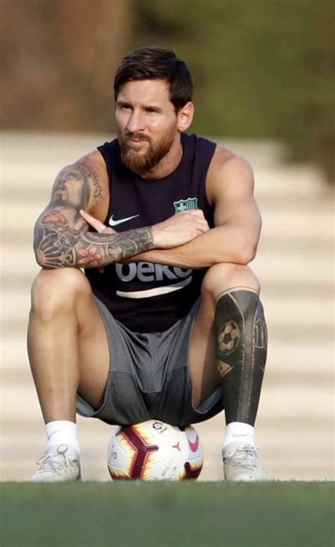 Tatouage lionel messi tattoo tatouages com. Fotos do jogador Lionel Messi com o pênis marcando na ...