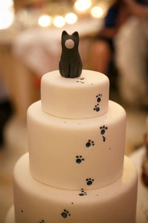 Puppy and kitten with lit candles. Wedding Cakes | Cat cake, Cake, Wedding cake toppers