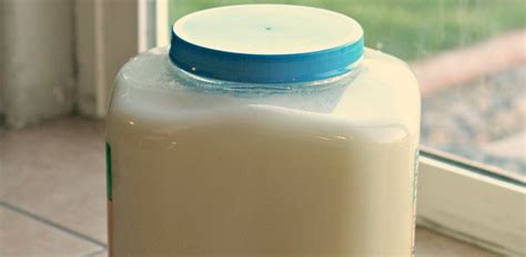 Do you make liquid laundry detergent or do you prefer the dry powder version? DIY Recipe for Liquid Laundry Detergent