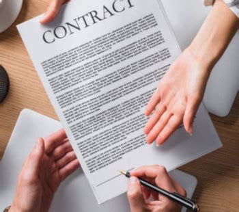 Seseorang yang melakukan perjanjian kerja semacam ini sering disebut karyawan kontrak. Hal penting dalam perjanjian kontrak kerja yang perlu diketahui