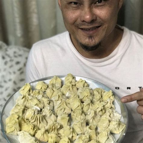 Dah ada cop halal jakim tu dah ler. Adam Corrie Kongsi Resepi Mudah Buat Mee Wantan Kicap | SINAR