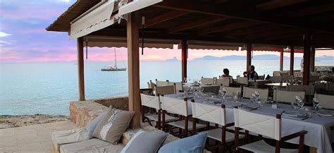 Las puertas de los restaurantes están abiertas. Restaurantes abiertos en Formentera en invierno