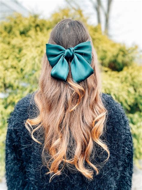 Wide choice of hairstylists from your city & a catalog of their works. Christmas bow hairstyle | Curly hair styles, Bow hairstyle ...