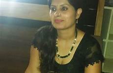 aunty saree mallu aunties housewife bhabhi blouse satish dorm auntie