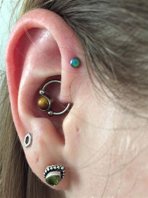 Brand new daith and forward helix : piercing