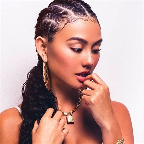 Datang ke Pesta Hot Summer Girl, Agnez Mo Tampil Berani ...