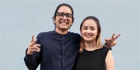 Tinggal di lingkungan pedesaan yang jauh dari keramaian kota. Joanna Alexandra dan Suami Berbagi Kisah Haru saat Jalani Seks Bebas dan Jungkie : Okezone Celebrity