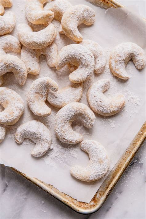 Very often recipes are passed on over generations. Austrian Christmas Cookie : Austrian Linzer Auger Or ...