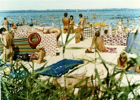 Der beliebteste fkk strand ist übrigens der „buhne 16 bei kampen. File:Bundesarchiv Bild 183-1984-0828-411A, Wismarer Bucht ...