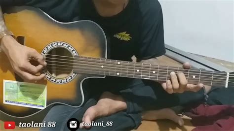 Website yang berisi kumpulan chord (akord) / kunci gitar mudah dan dasar beserta lirik lagu indonesia maupun mancanegara. Ibu iwan fals - YouTube