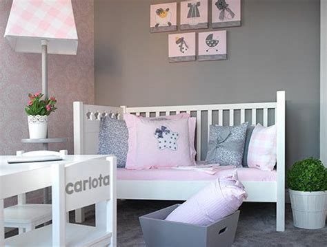 Este dulce dormitorio de niña incluye además del rosa bebé para las paredes, algunos acentos en tonos pastel. Dormitorio de bebé en rosa y gris | Decoração quarto ...