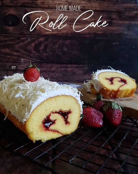 Bikin bolu gulung jadul dengan isian selai nanas, karena kebetulan masih ada stock selai nanas. 5 Resep Roll Cake Lembut Istimewa