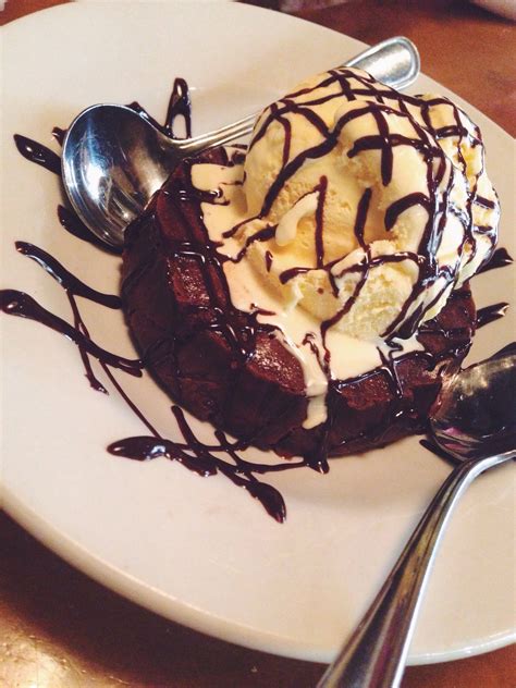 Add the yeast, warm water and sugar to the bowl of your mixer and lightly whisk. Big ol' brownie Texas Roadhouse | Yummy treats, Delicious ...