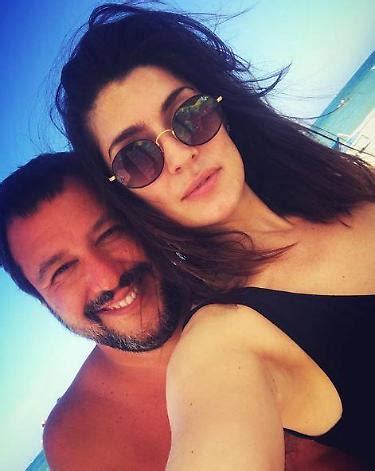 Maybe you would like to learn more about one of these? Matteo Salvini ed Elisa Isoardi, il selfie dalla spiaggia ...