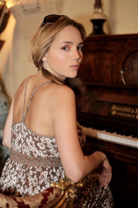 She has won a number of awards. Lucie Vondráčková - zpěvačka, herečka a dabérka | Hudba ...
