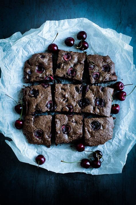 Ausgehend vom rührteig bietet ihnen der dunkle kuchen viele variationsmöglichkeiten. Kirschen & Schokolade = Dreamteam〖Brownies mit Kirschen ...