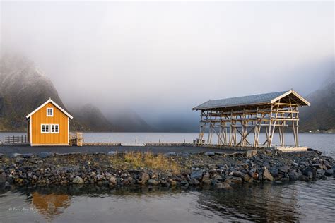 Das kleine aber feine reinigungsunternehmen aus münster. Sakrisøy - Das kleine gelbe Haus Foto & Bild | world ...