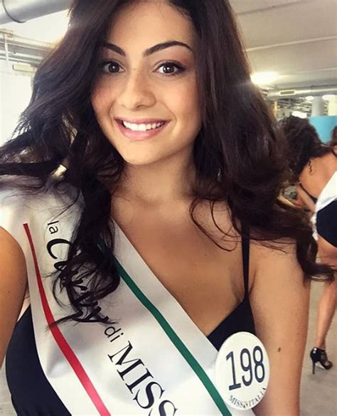 10 eylül 2015'te tacı kazandı. Miss Italia 2016: si parla più della Miss Curvy Paola ...