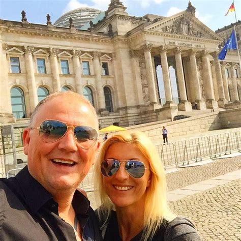 Dragqueen olivia jones (51) hat sich prinz marcus von anhalt nach dessen homophoben aussagen bei promis unter palmen vorgeknöpft. Graf von Askanien: Swinger-Prinz Alexander von Anhalt will ...