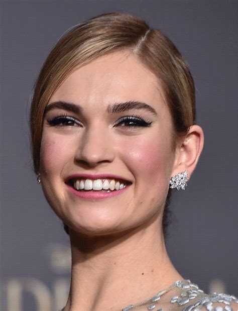 Lily james (born april 5, 1989) is an english actress best known for roles in downton abbey REALIDADE BRASIL ONLINE.: CINDERELLA 2015: LILY JAMES E ...