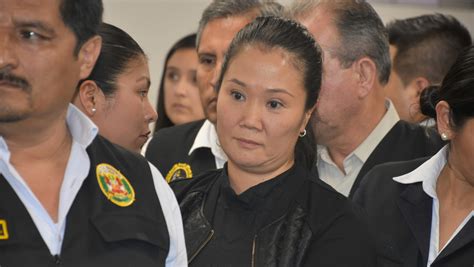 Keiko fujimori es acusada de lavado de activos en el marco del escándalo de corrupción alrededor de la constructora brasileña odebrecht. Fiscalía de Perú solicita 36 meses de prisión preventiva ...