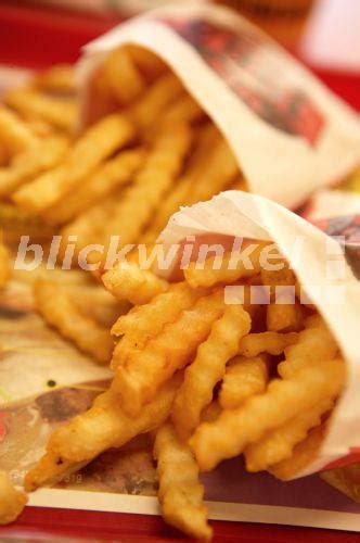 Maybe you would like to learn more about one of these? blickwinkel - Amerika, Pommes Frites in einem Fastfood ...