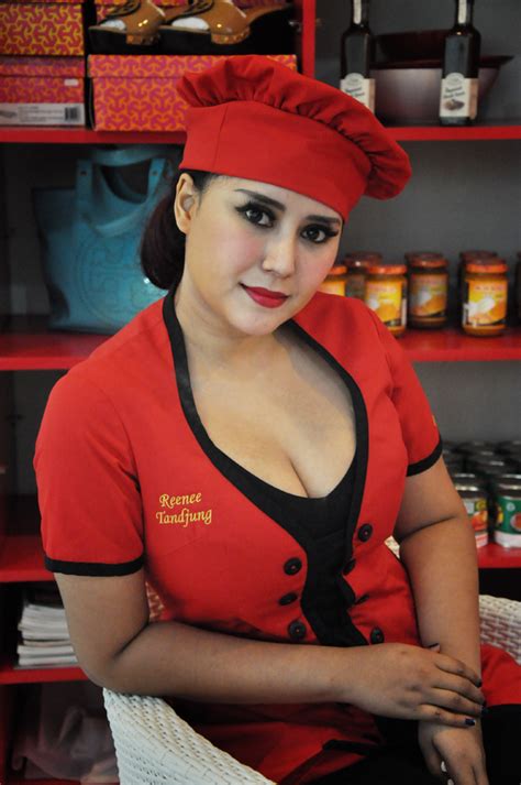 Model hot cechylia soo semok susu gede bikin merangsang. Chef Renne Tanjung (IGO, Bening, Toge, Hot) | KASKUS