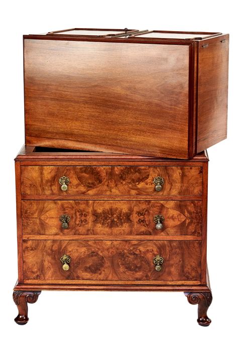 Despite its complex appearance, the queen anne lowboy is the perfect vehicle for intermediate woodworkers. Antique Walnut Queen Anne Style Tallboy Circa 1930s ...