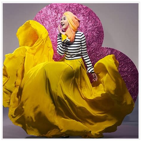 Terdapat model pakaian pesta yang mengesankan glamour. Koleksi Baju Muslim Dian Pelangi Terbaru 2015