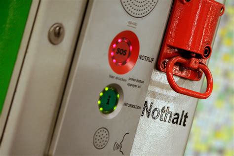 Wo, wie und wann werden die eurojackpot zahlen gezogen? Mysterium Notbremse - Wann sie gezogen werden darf und ...