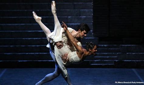 E' mercoledì mattina e ancora ho l'effetto adrenalinico che come ogni volta nel post spettacolo mi porto dietro e mi fa camminare a dieci centimetri da terra. Romeo e Giulietta su Rai5 con Roberto Bolle e Misty Copeland