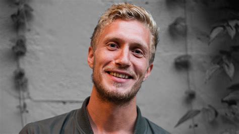 He is just one of those who has humbly submitted to the will of god (isaiah 6:8). Joshua Nolet | RTL Nieuws