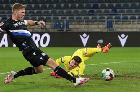 Die spiele haben ihre spuren hinterlassen. Pellegrino Matarazzo und der VfB Stuttgart haben in ...