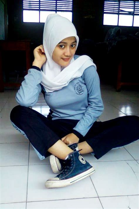 Berikut foto wanita seksi yang dijamin cocok buat anda yang sedang lemah syahwat karena bungkusan si wanita di bawah ini terbuat dari bahan serba ketat alias seperti lontong. 9 Tipe cewek Muslimah Dilihat dari Cara Mereka Mengenakan Hijab dan Jilbab - Dzargon