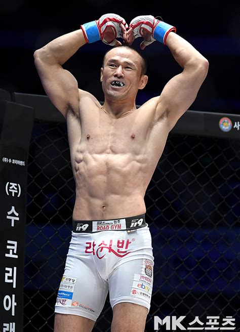 전후비교 road fc 로드fc 박대성 성추행 논란 그 후. 신동국, 승리 후 동료 소방관에게 하트 발사 로드FC - 매일경제