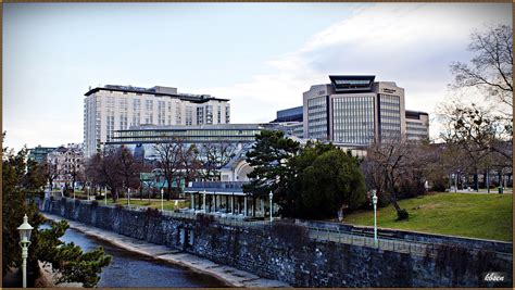 10,518 likes · 54 talking about this. Stadtpark mit Wienfluß, Hilton und Raiffeisen Bank ...