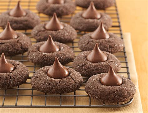 My mom and i always make these near christmas. Unus Sed Leona: Hershey's Cookie Party! Chocolate Fudge ...