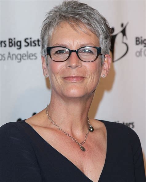 She is the recipient of several accolades, including a bafta award, two golden globe awards, a primetime emmy award nomination and a sag award nomination. Jamie Lee Curtis | Frisuren, Kurzhaarfrisuren und Kurze haare