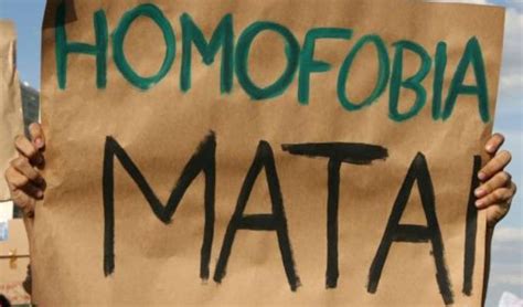 (fear) hommafælni f, (fear of homosexuality) ótti við samkynhneigð m, (hatred) hommahatur n. Menino vítima de bullying homofóbico se enforca com o ...