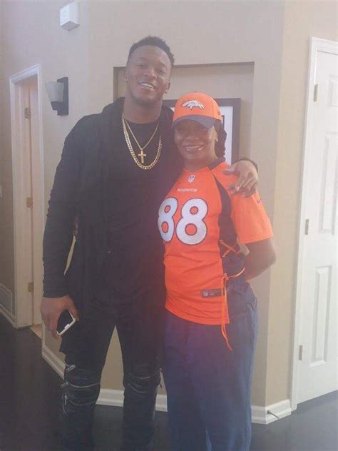 Demaryius thomas' girlfriend surina is super pretty and has those rarified eyebrows for days. Peyton Manning Give Demaryius Thomas The Game Ball For His Mom First Game | BlackSportsOnline
