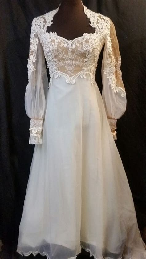 People will appreciate your style statement and the confidence you have to pull it you will definitely find the cheap vintage dresses sale with such dealers. Pin on 1980s Vintage Bridal