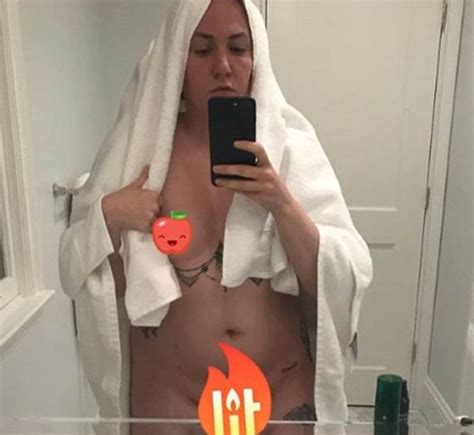 You can now create your own selfie stickers inside of instagram story and they come with some animated you can play this game here: Nacktes jähriges mädchen nacktes selfie - jaygilday.com