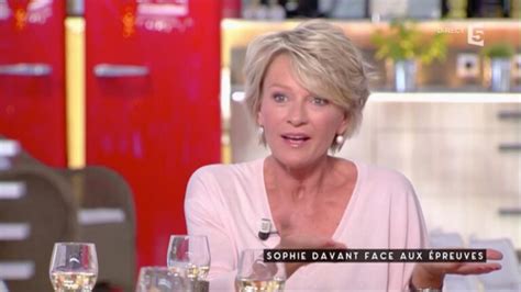 Quel âge a sophie davant ? VIDEO Sophie Davant : sa remarque sur une pipe la met mal ...