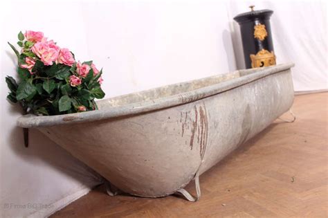 Dafür braucht es nur wenige materialien, die sich oftmals noch im alten gartenschuppen oder der scheune finden. Formschöne antike Badewanne / Zinkwanne / Wanne ...