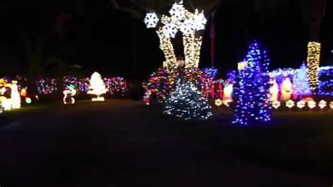 Le case delle fate illuminate vantano un bagliore stravagante che porta in vita i giardini delle fate! Addobbi case americane per il Natale 2012 - YouTube