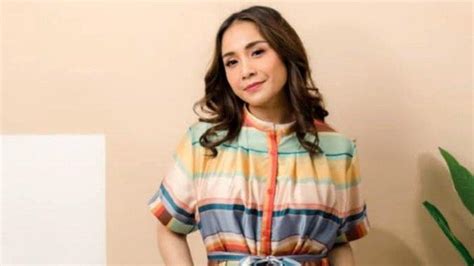 Gambar ide kreatif bentuk dan model jemuran baju unik keren minimalis gaul dan terbaru. Nagita Slavina Tuangkan Ide Kreatif Rancang Baju Tidur ...