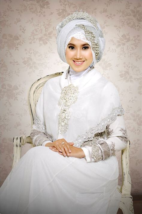 Jun 30, 2021 · dikutip dari times of india, ada beberapa cara biar kamu tetap bahagia meski harus menghabiskan waktu sendirian. Gambar Desain Baju Pengantin Muslimah Yang Anggun | Muslim ...