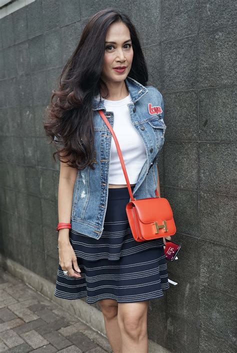 Okezone celebrity menyajikan kabar info berita selebritis artis gosip musik film terhangat nasional dan internasional terkini di indonesia Seperti Kakak Adik dengan Anaknya, Ini Rahasia Awet Muda ...