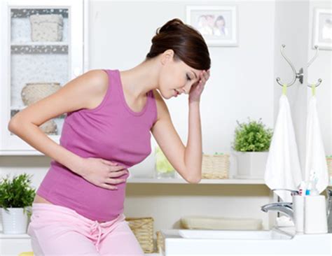 Gerade am morgen ist der magen flau und es fällt schwer, zu frühstücken oder die zähne zu putzen. Übelkeit in der Schwangerschaft - das hilft! - Arzttermine ...
