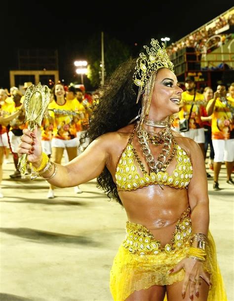 Brazilian actriz and queen of the drummers of academicos do salgueiro samba school, viviane araujo, parades at the sambodrome during carnival. Carnaval 2019: Viviane Araújo, a rainha de bateria do ...